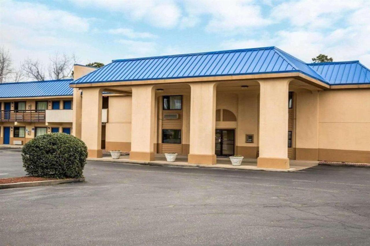Rodeway Inn & Suites Plymouth Hwy 64 Exterior foto