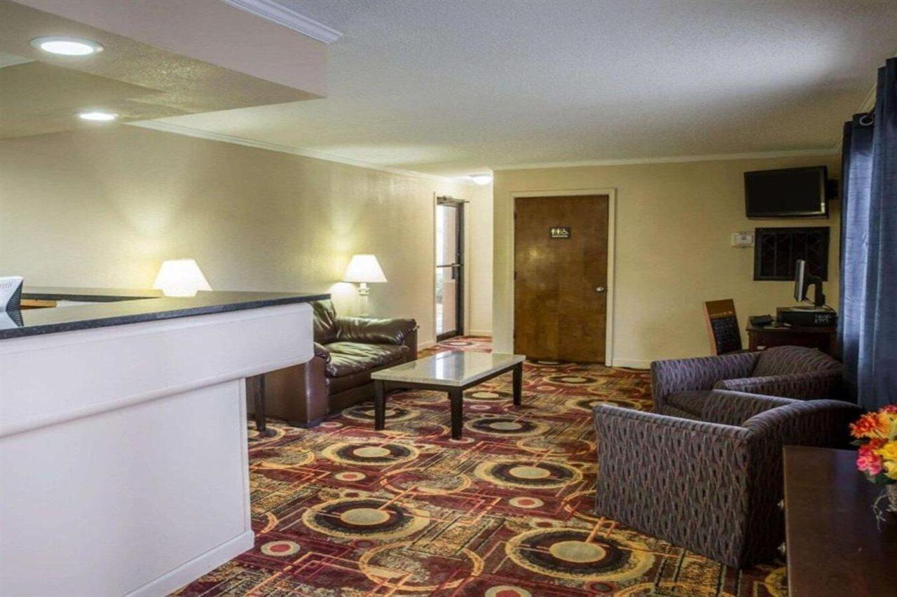 Rodeway Inn & Suites Plymouth Hwy 64 Exterior foto