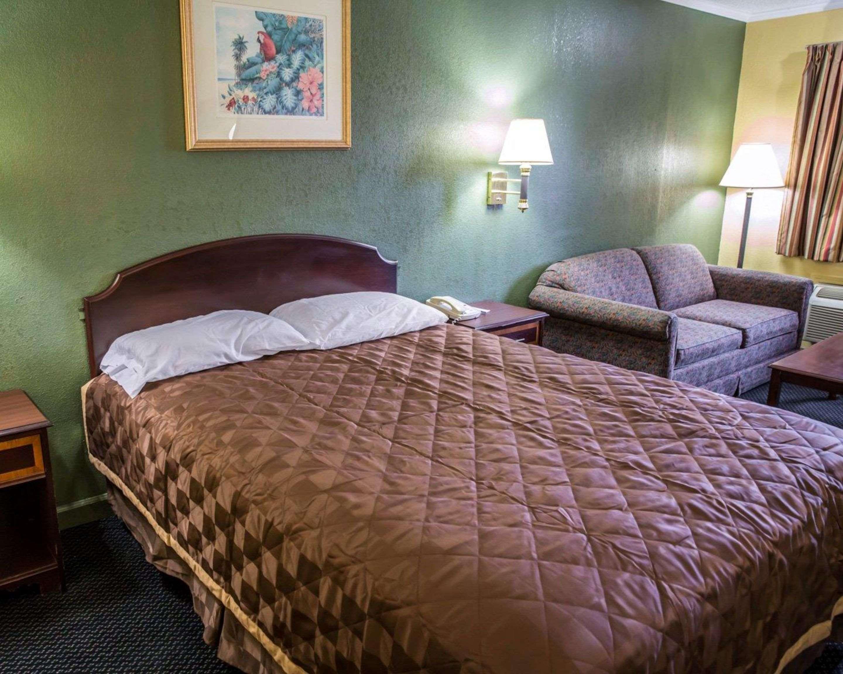 Rodeway Inn & Suites Plymouth Hwy 64 Exterior foto