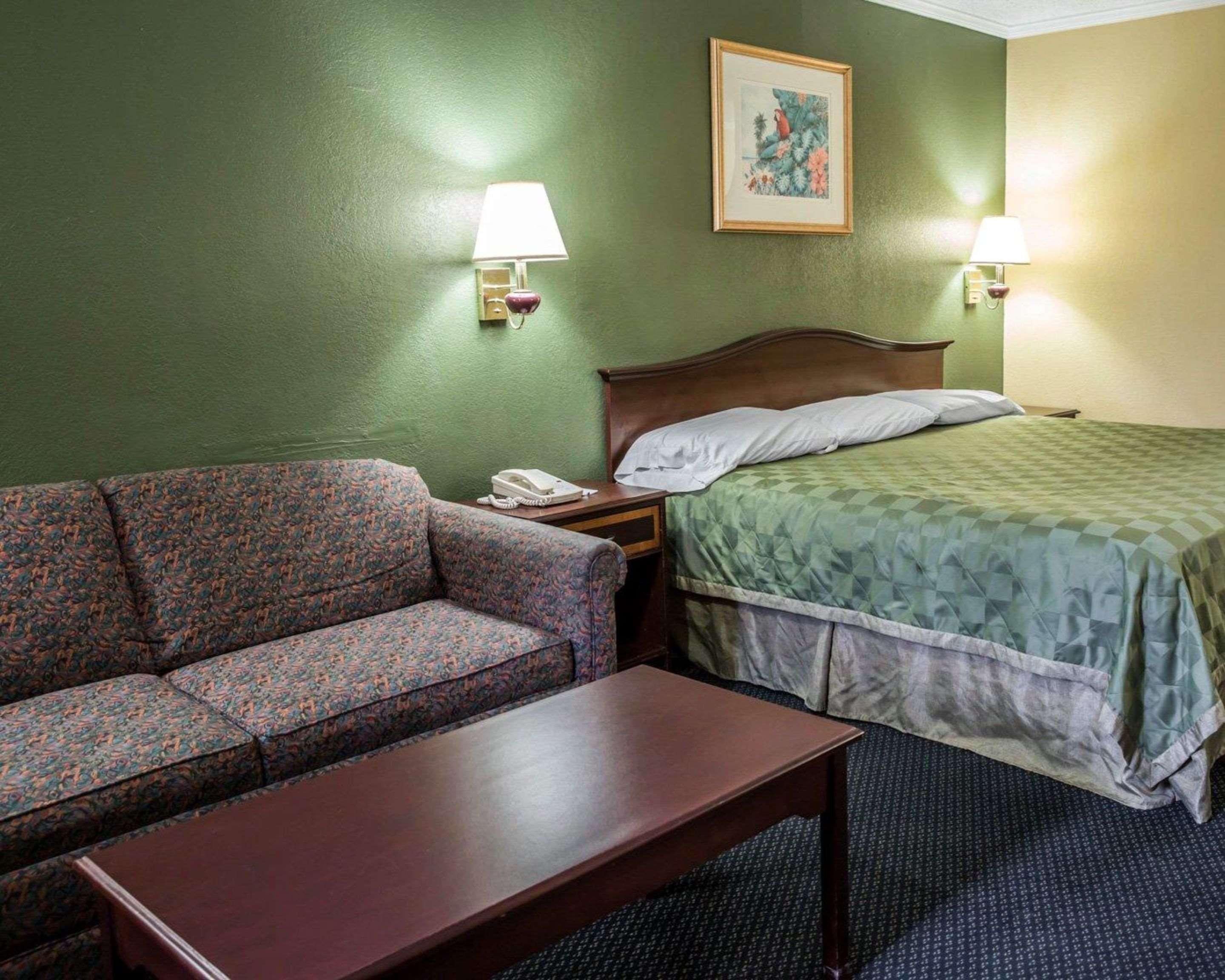 Rodeway Inn & Suites Plymouth Hwy 64 Exterior foto