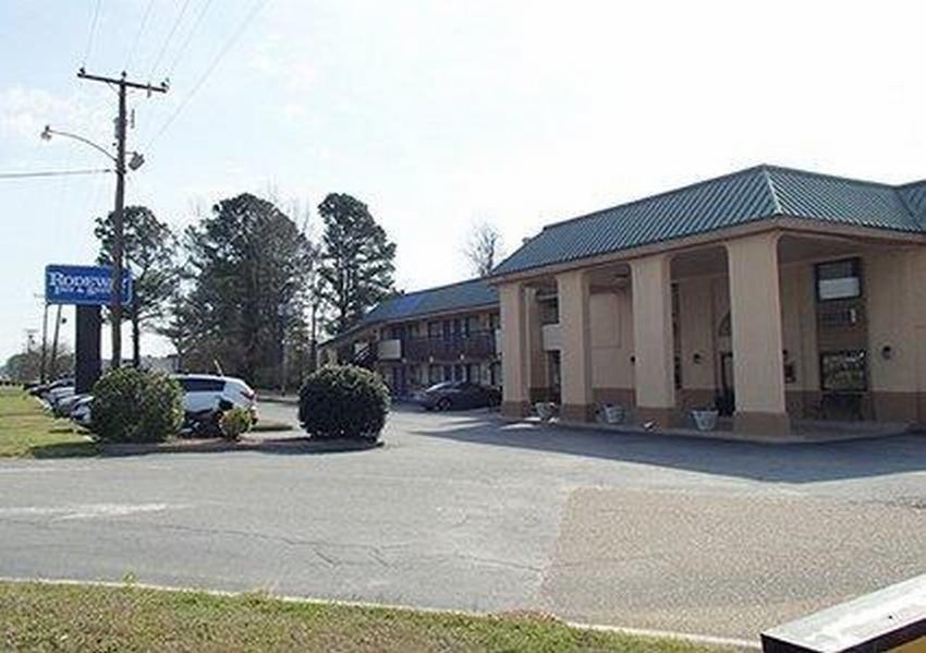 Rodeway Inn & Suites Plymouth Hwy 64 Exterior foto