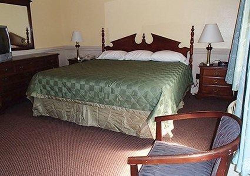 Rodeway Inn & Suites Plymouth Hwy 64 Exterior foto