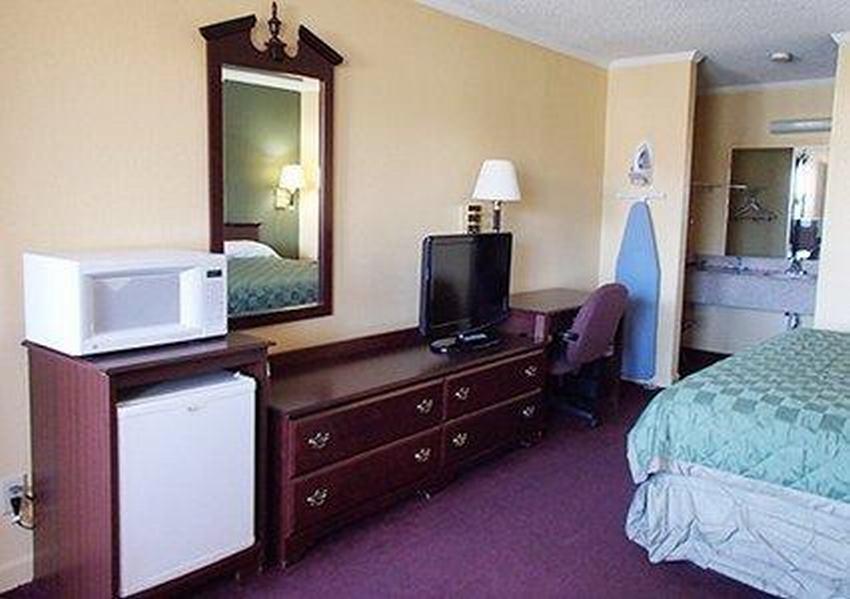 Rodeway Inn & Suites Plymouth Hwy 64 Exterior foto