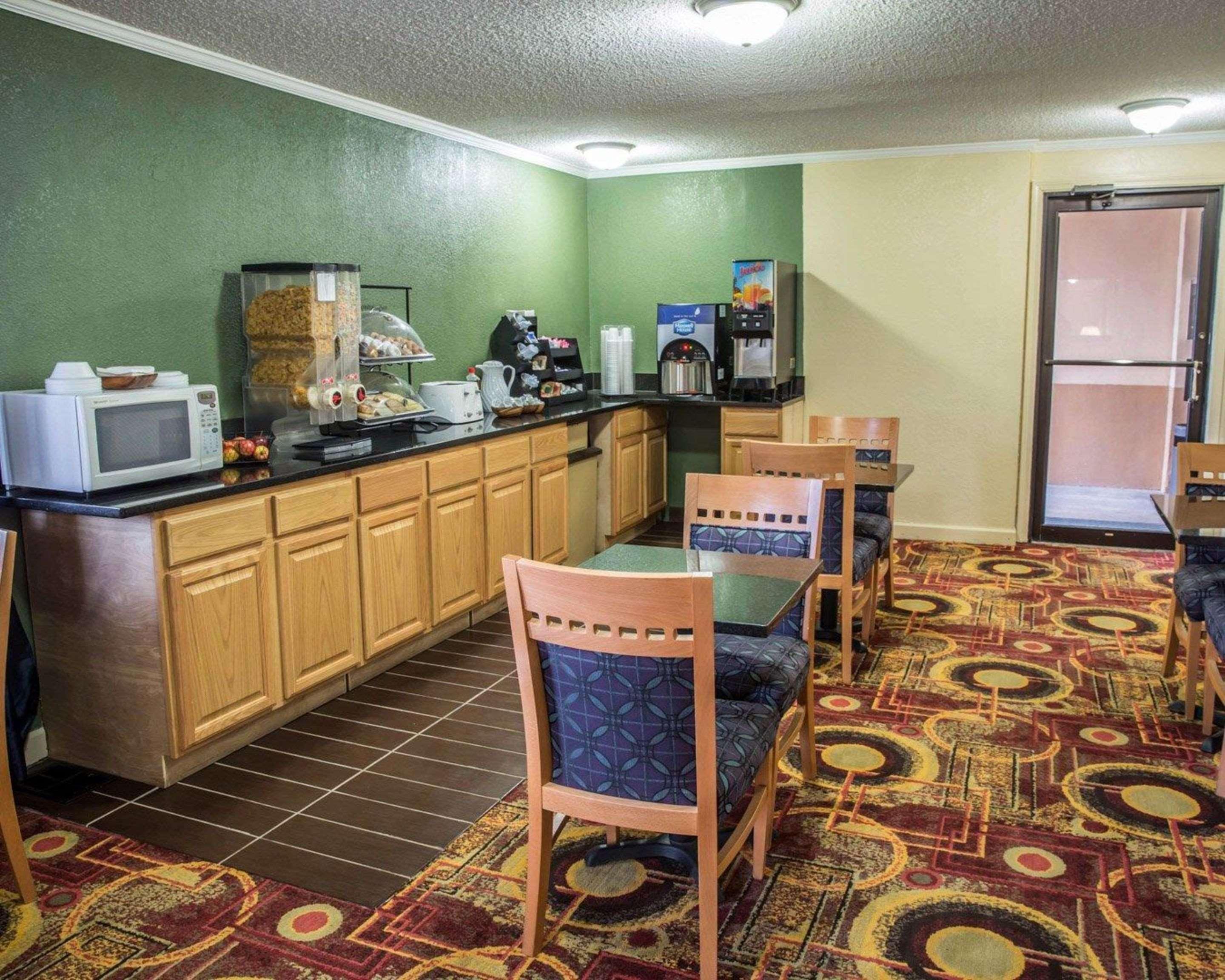Rodeway Inn & Suites Plymouth Hwy 64 Exterior foto