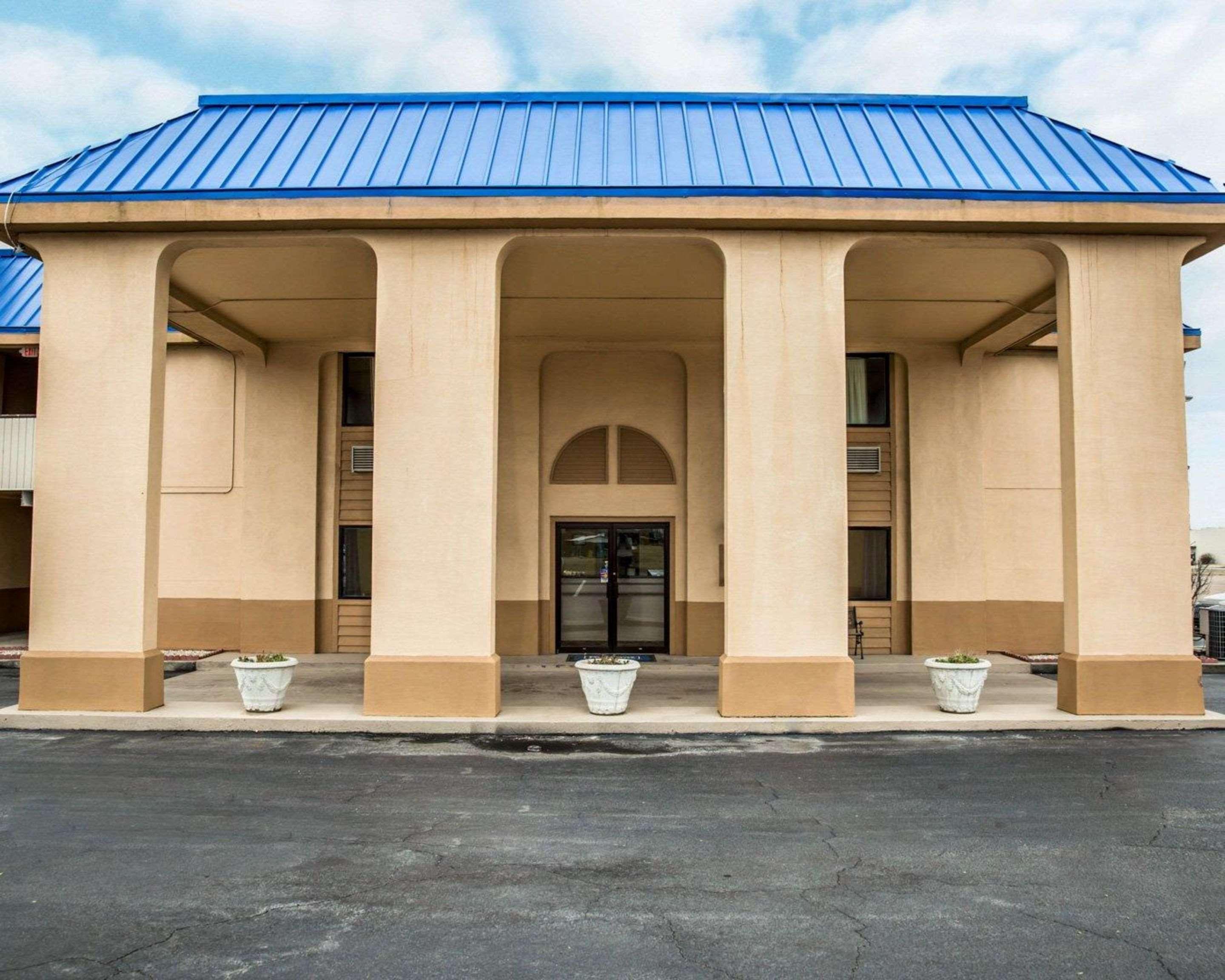 Rodeway Inn & Suites Plymouth Hwy 64 Exterior foto