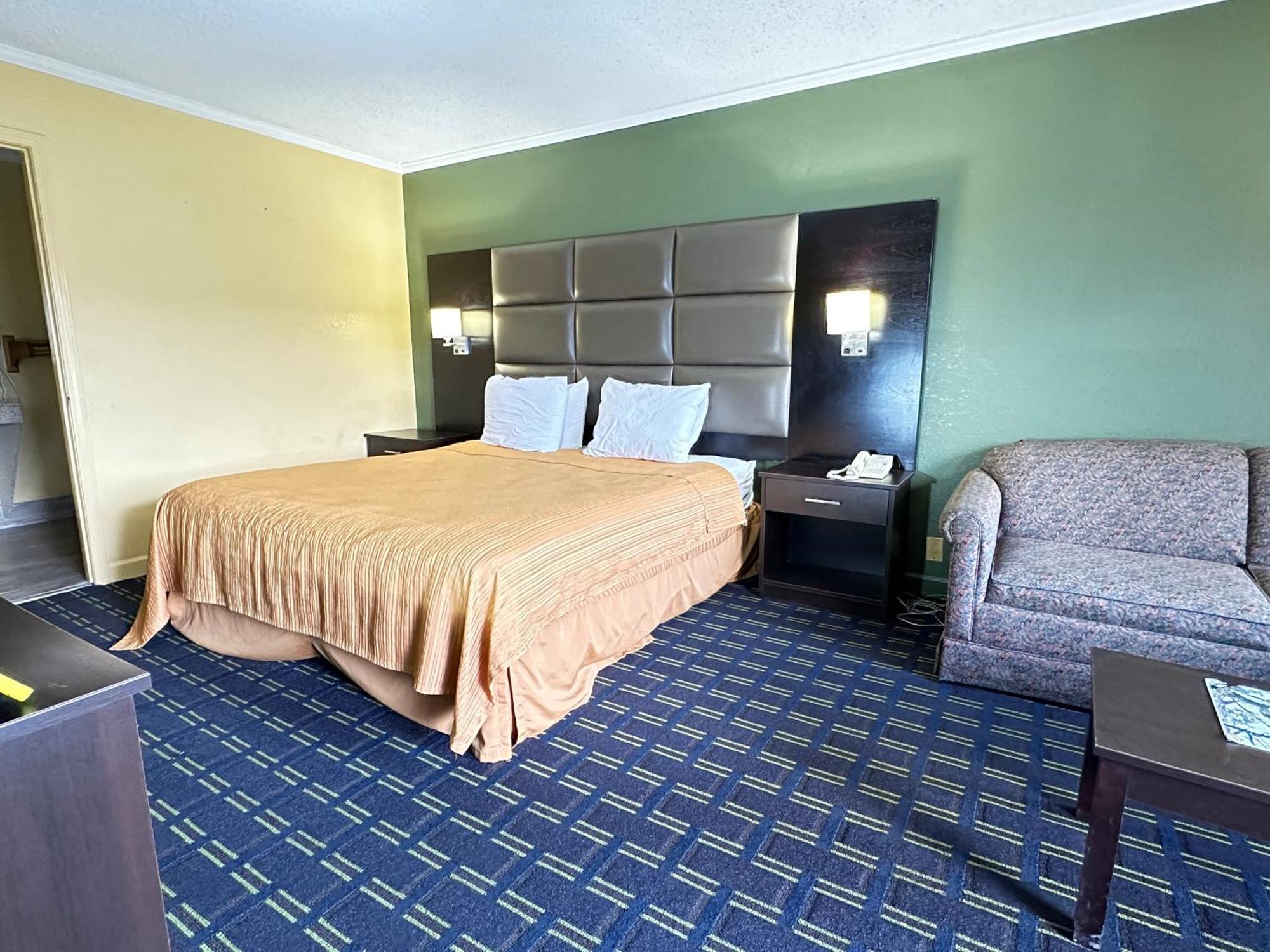 Rodeway Inn & Suites Plymouth Hwy 64 Exterior foto