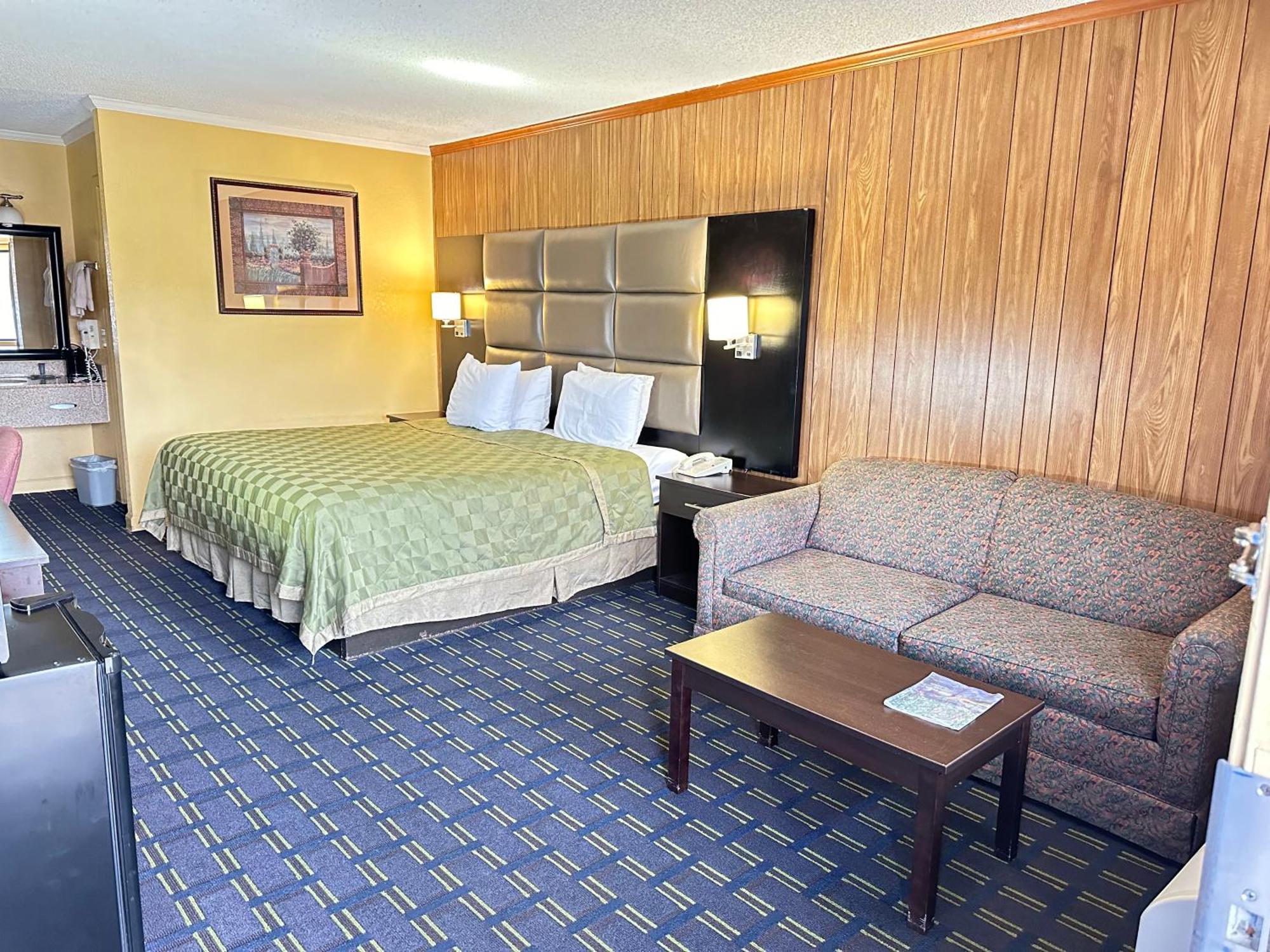 Rodeway Inn & Suites Plymouth Hwy 64 Exterior foto