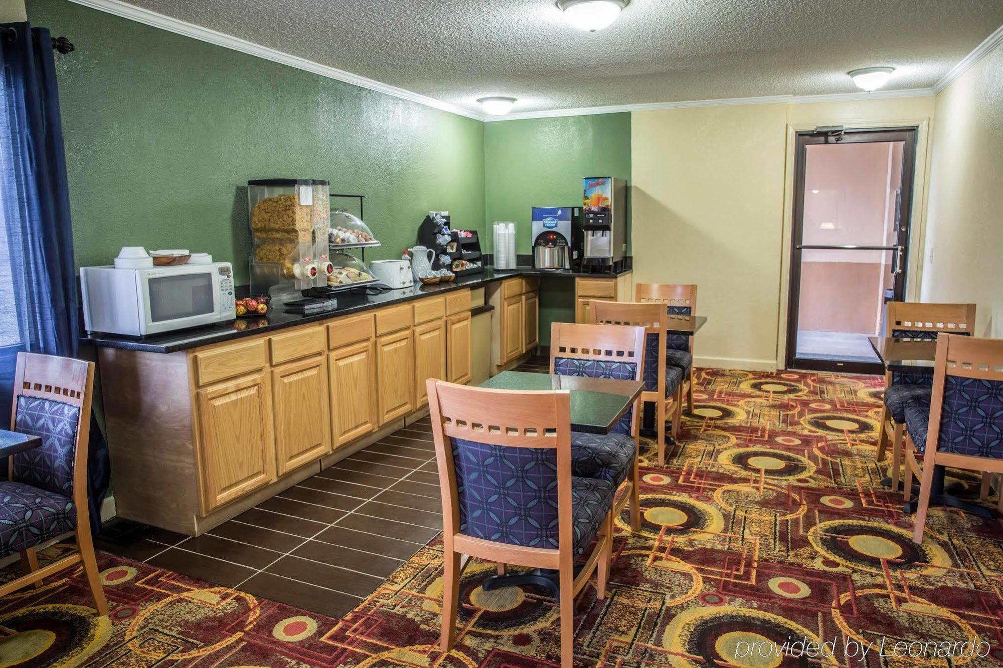 Rodeway Inn & Suites Plymouth Hwy 64 Exterior foto